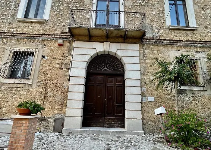 Palazzo Sabini 3* Pertosa